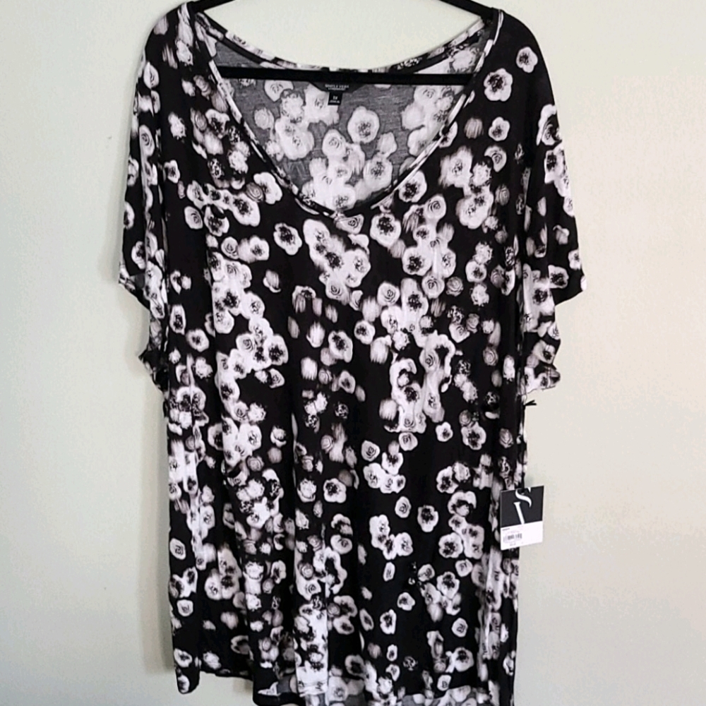 NWT  Simply Vera Top